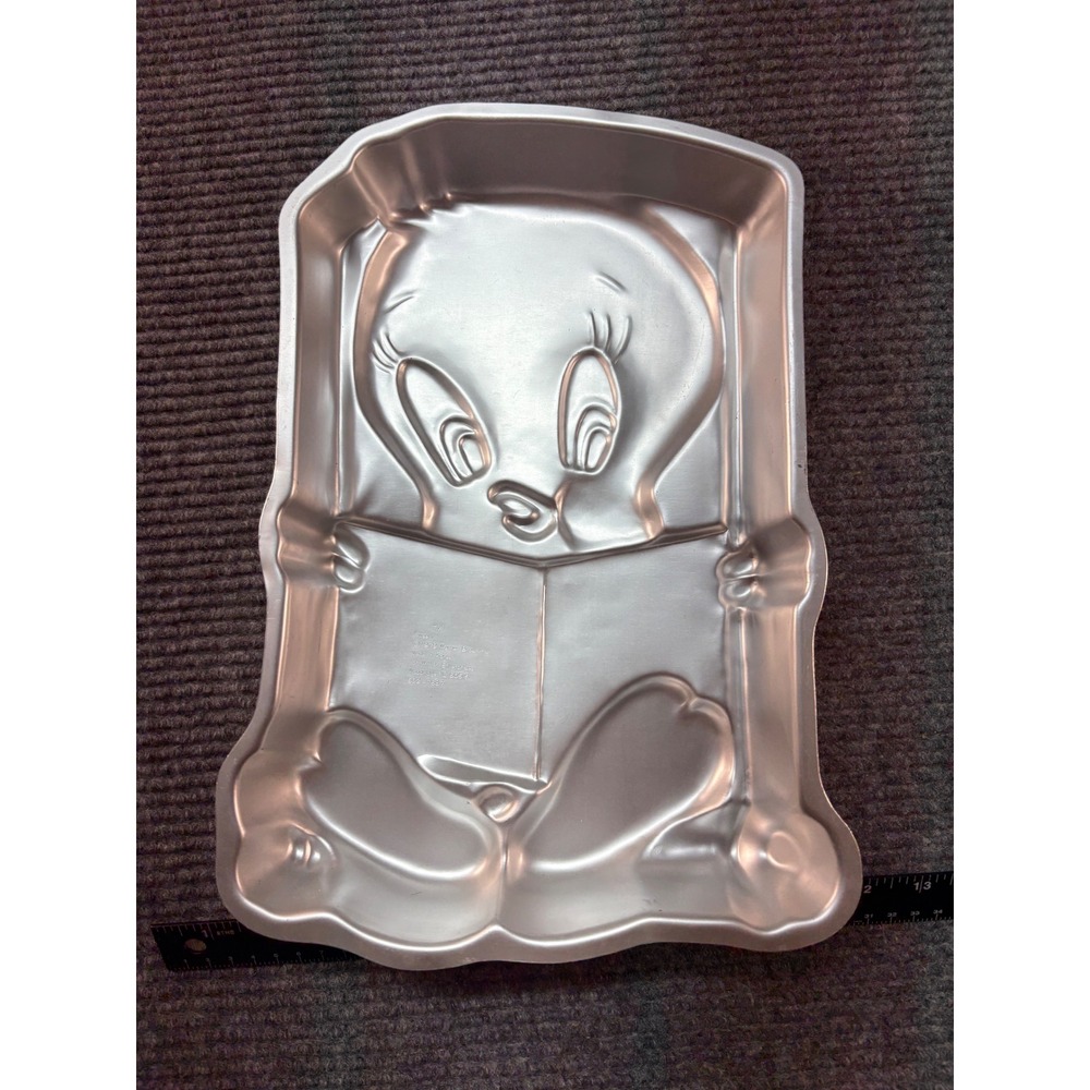 Vintage 1979 Wilton Tweety Bird Reading Book Cake Pan Looney Tunes 502-7687 Alum